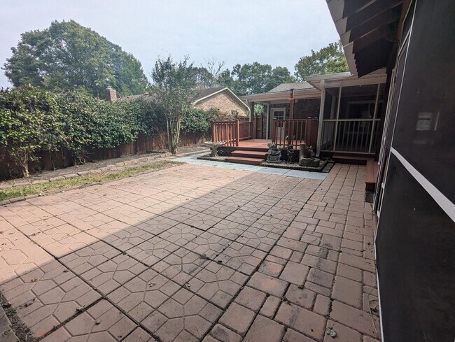 Building Photo - Ranch Style 3BD/ 2 Bath - Fully Fenced In!