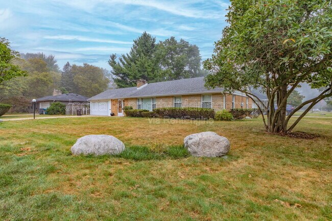 Building Photo - 2726 Applelane Ave