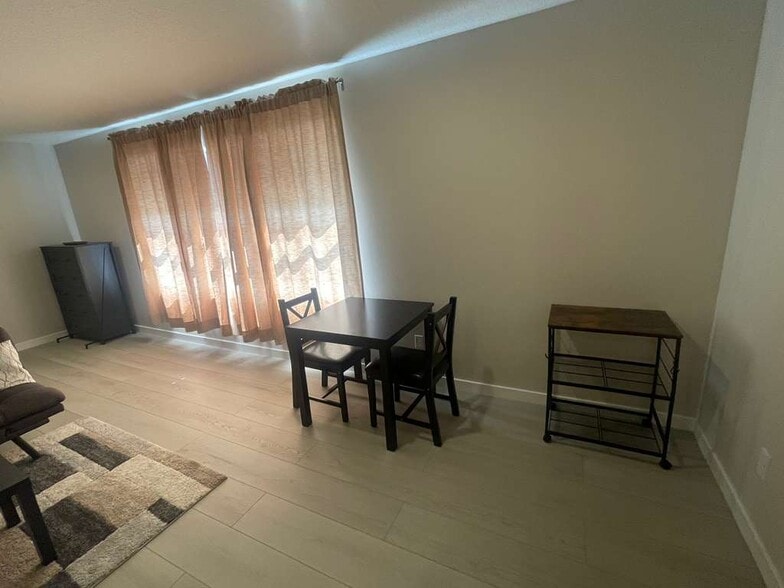 Breakfast nook - 13308 Phoenix Dr