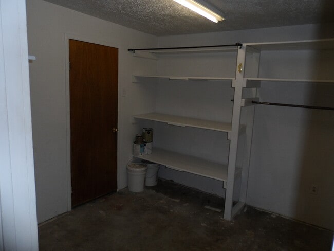 Building Photo - 3/2 with huge backyard and bonus living room