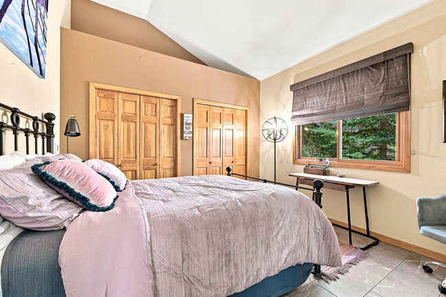 Building Photo - 551 Aspen Dr