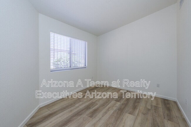 Building Photo - 3167 W Alexanderwood Dr