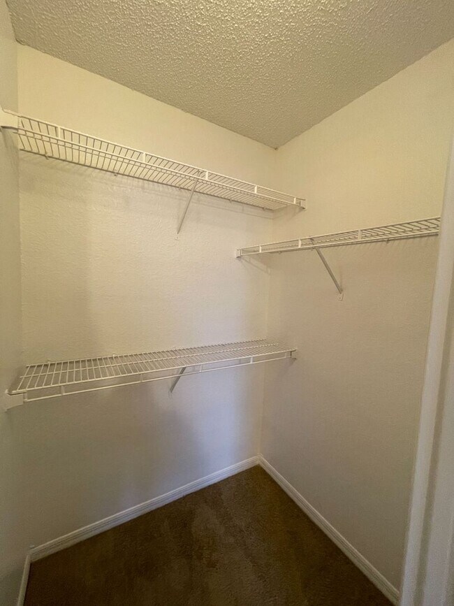 Building Photo - TW1624