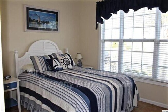 Building Photo - 264 Viareggio Road