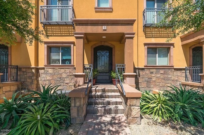 Building Photo - 3 Bed | 3.5 Bath - Biltmore Luxury Townhomes