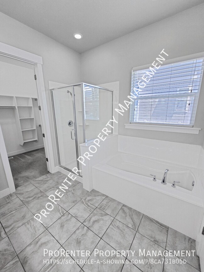 Building Photo - 1308 E Maple Way