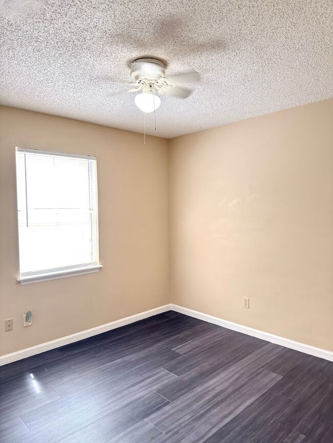 Building Photo - 114 Leeward Ct
