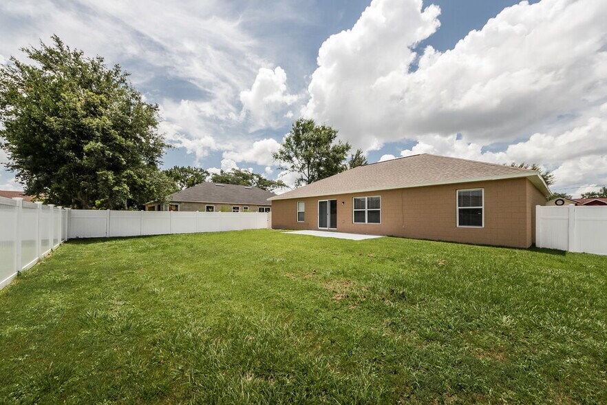 Building Photo - 330 Medina Ct