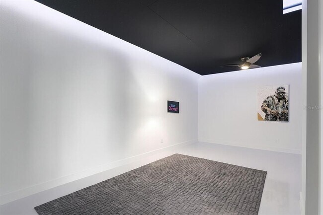 Building Photo - 150 E Robinson St