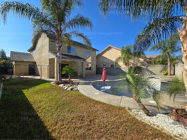 Building Photo - 3 bedroom/ 2.5 bathroom 2 story home.