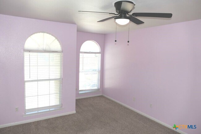 Building Photo - 413 Cattail Cir