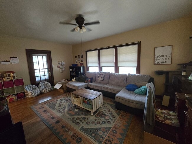 Building Photo - 3 Bedroom with garage and basement