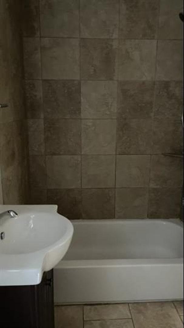 Building Photo - Charming 3-Bedroom Home in Memphis-Spaciou...
