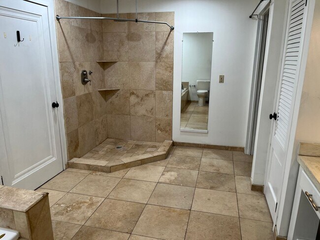 Building Photo - 10 E Broadway