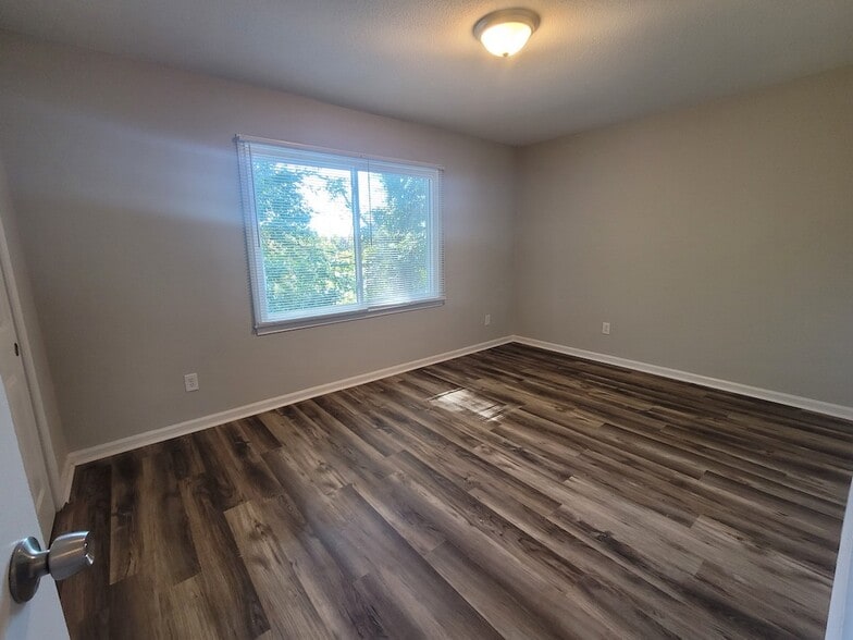 Building Photo - 105 Plaza Oaks Rd