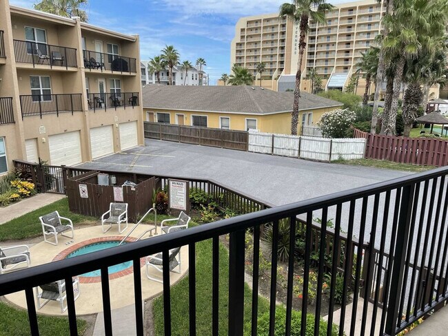 Building Photo - 115 E Coronado Dr