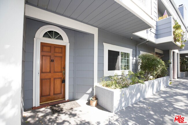 Building Photo - 4355 Ventura Canyon Ave