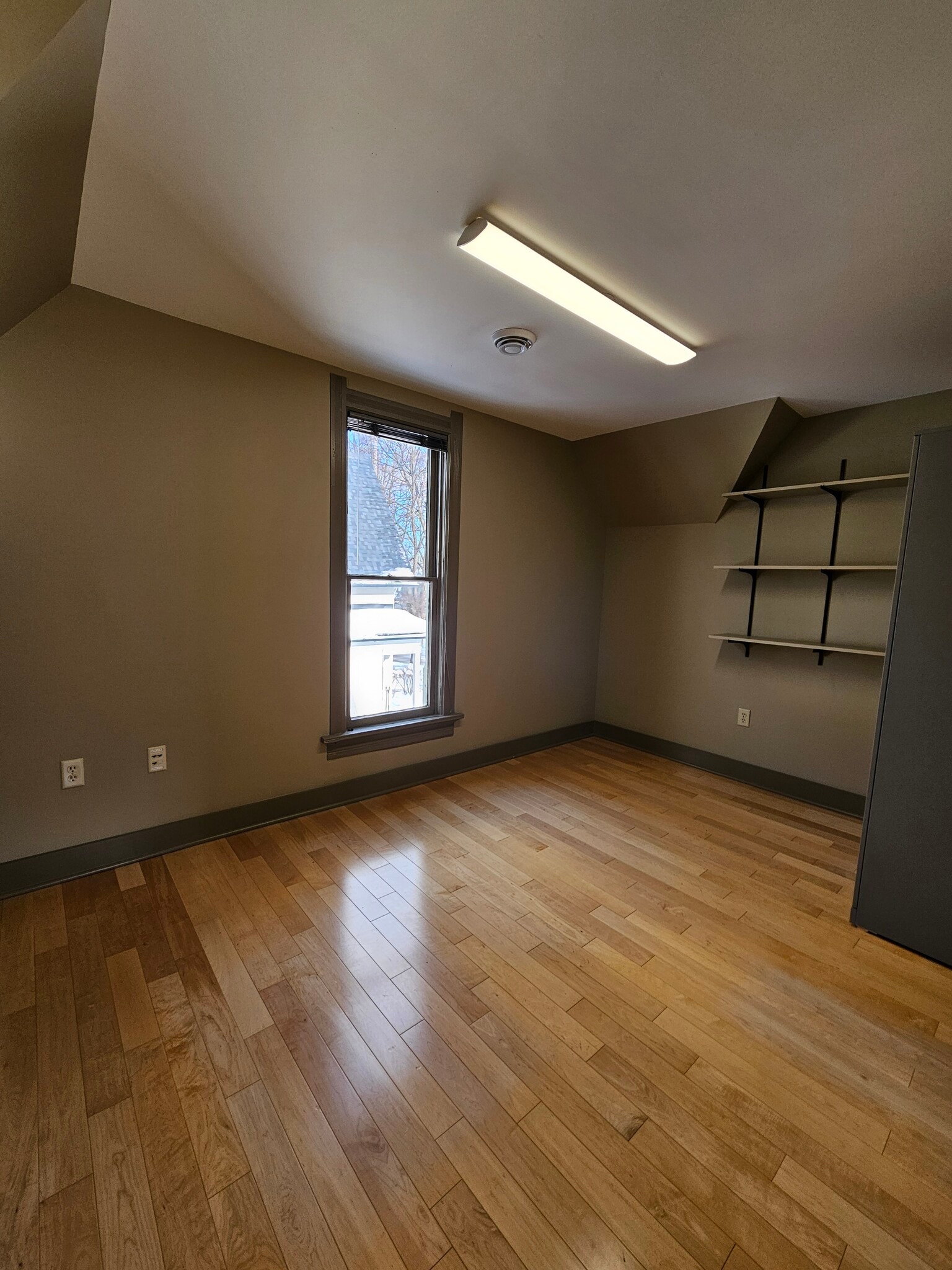 Room 202 - bedroom - 206 N Charles St