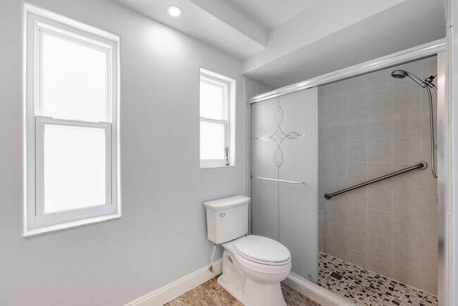 Building Photo - Secluded Annual Rental-  3 Bedroom 2 Bath Pool Home In Spanish Wells