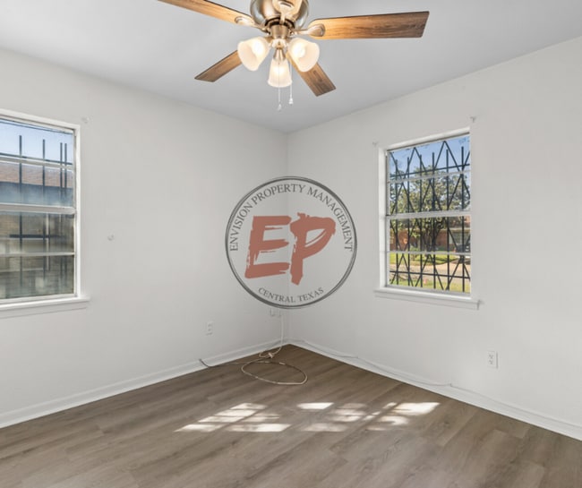 Building Photo - 2017 Broadway St