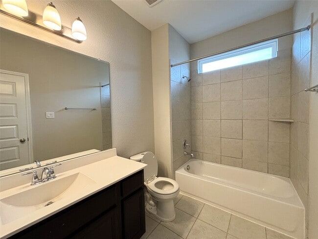 Building Photo - 25639 Kearsley Dr