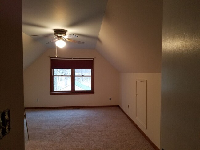 Building Photo - 4 bedroom home on cul-de-sac