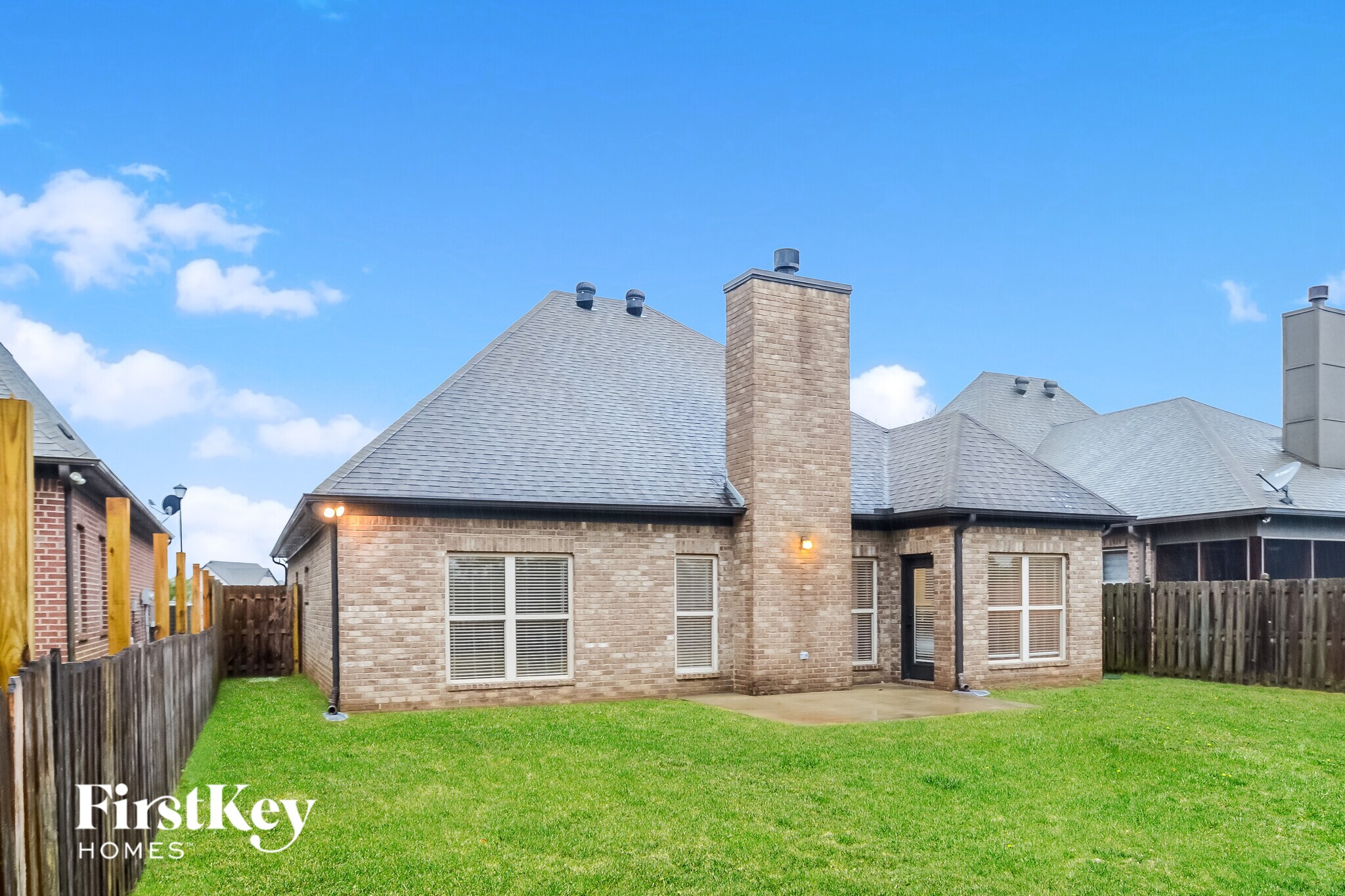 Building Photo - 1072 Pine Valley Dr