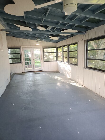 Building Photo - 662 Parmentier Rd