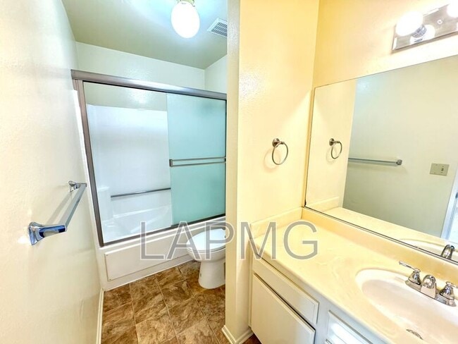 Building Photo - 12251 Moorpark St