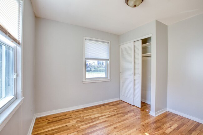 Building Photo - 3 Bedroom Single Family Rental - Fenced in yard