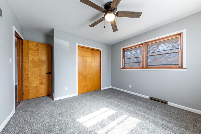 Building Photo - 1933 Judson St