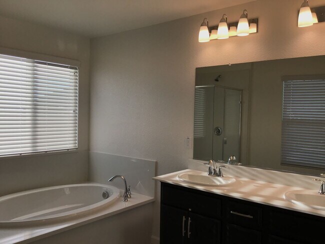 Building Photo - 7105 Encore Way
