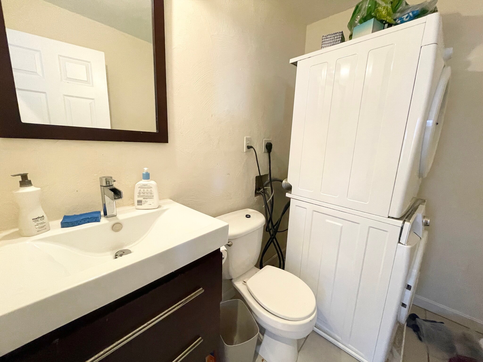 Building Photo - 7 Iroquois St