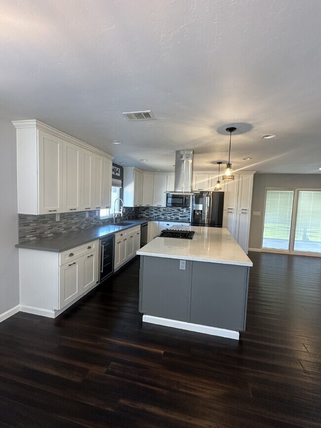 Building Photo - $5,250 - 4 Bed / 3 Bath Remodeled House in El Cajon