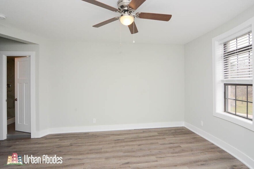 Building Photo - 727 Saint Johns Ave