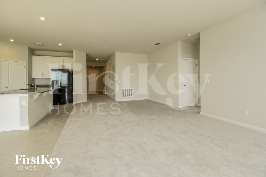 Building Photo - 3058 Hill Point St