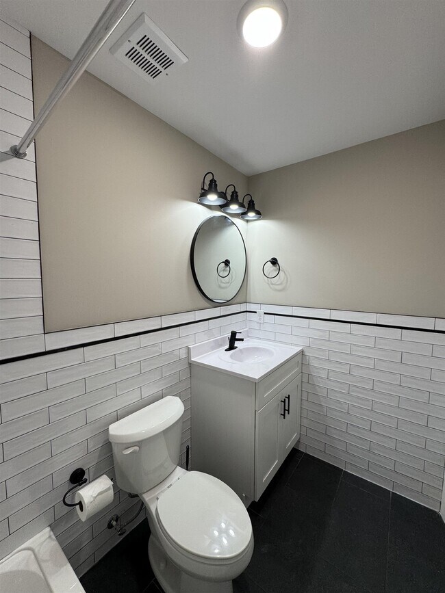 Building Photo - 515 Walnut St