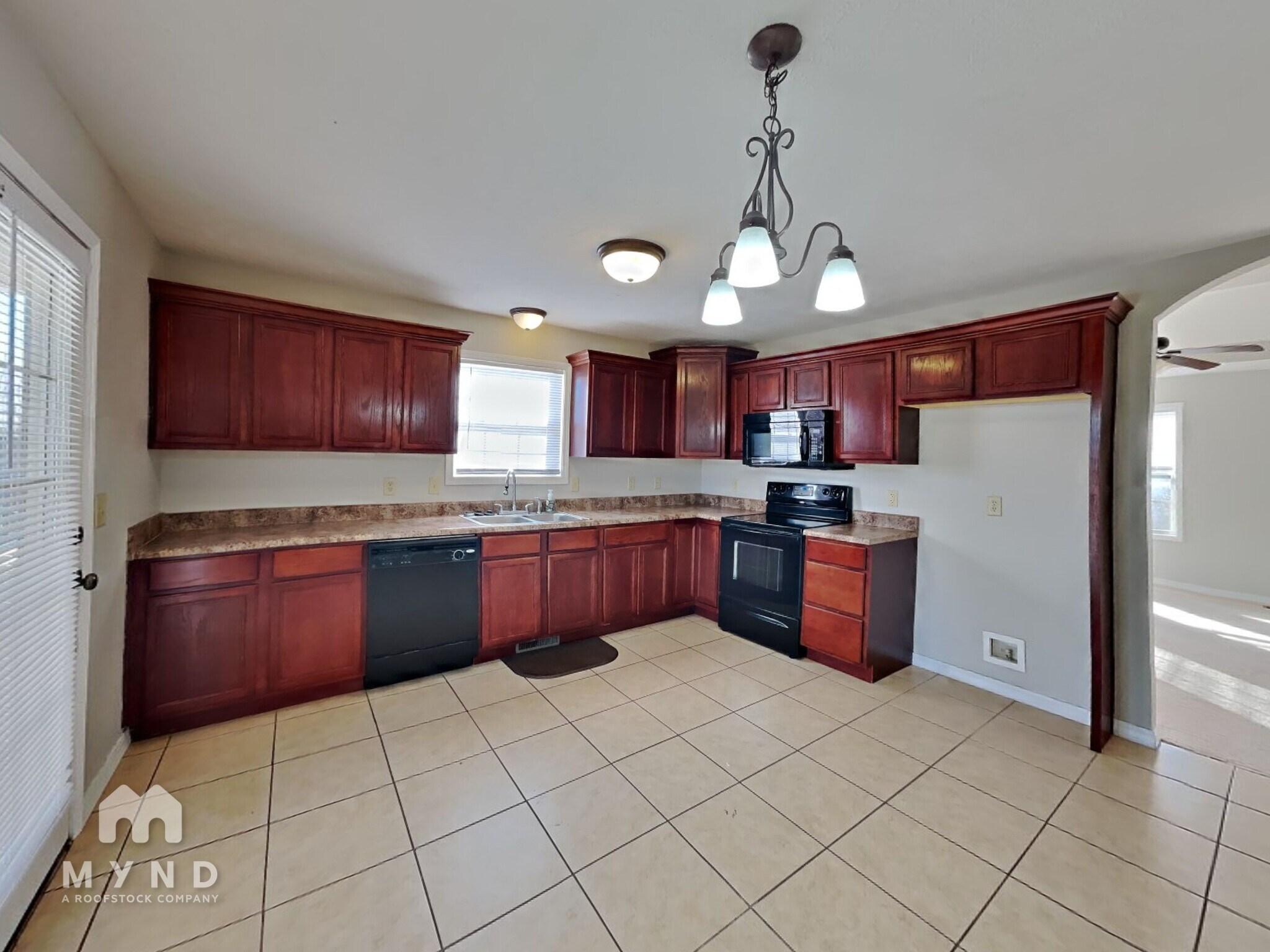 Building Photo - 664 S Mahn Ave