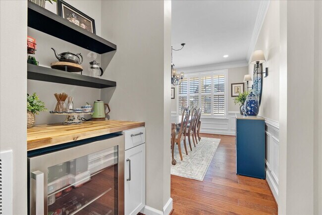 Building Photo - Elegant Single-Family Residence with Upscale Finishes in Amenity-Rich Community