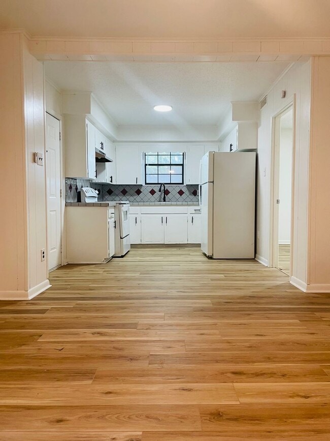 Building Photo - CROSS ST APARTMENTS