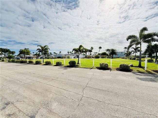 Building Photo - 10725 S Ocean Dr