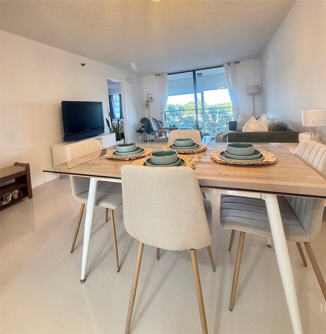 Building Photo - 4640 Lucerne Lakes Blvd W