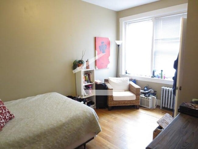 Building Photo - Beautiful, Renovated and Affordable Allston 3 Bed right off Comm Ave for September 1st