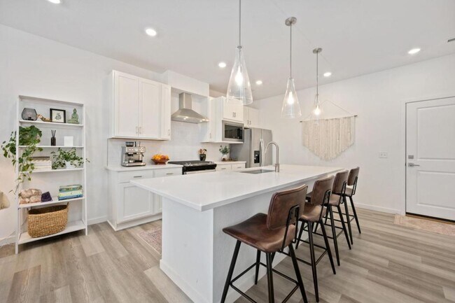 Building Photo - 748 Silver Maple Ln