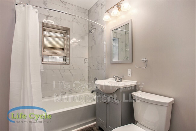 Building Photo - 248 Henry Ave SE