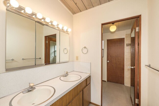 Building Photo - Wonderful Atrium Eichler in the Heart of Greenmeadow