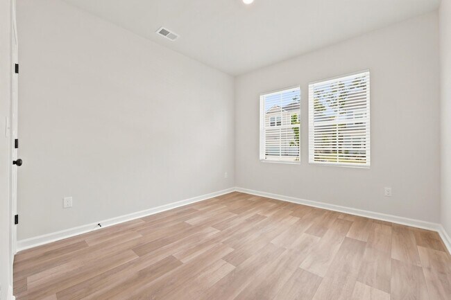 Building Photo - 605 Southwind Way
