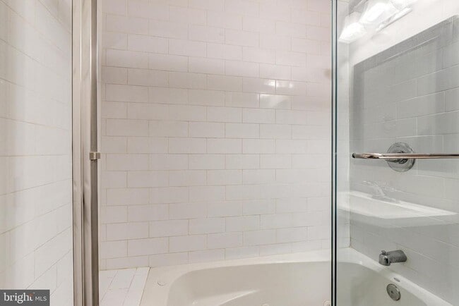 Building Photo - 505 S Lakewood Ave