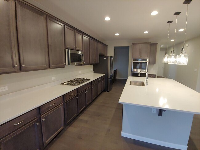 Building Photo - Gorgeous 4 Bed 3.5 Bath in Fantastic Location