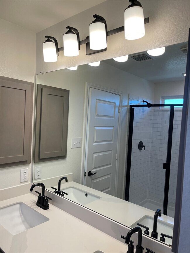 Building Photo - 1537 Sonny Dr